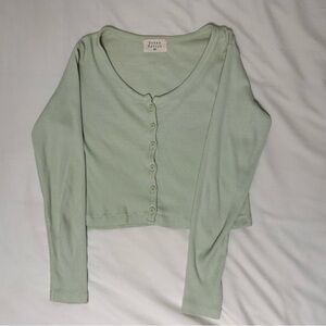 xs mint long sleeve cropped button up💚